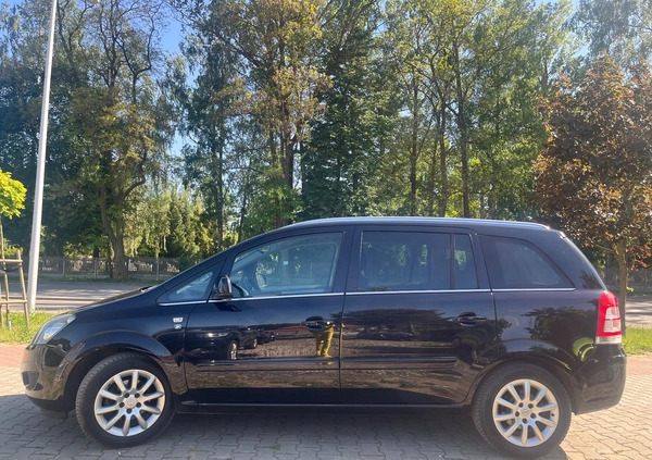 Opel Zafira cena 21900 przebieg: 227000, rok produkcji 2010 z Łuków małe 631